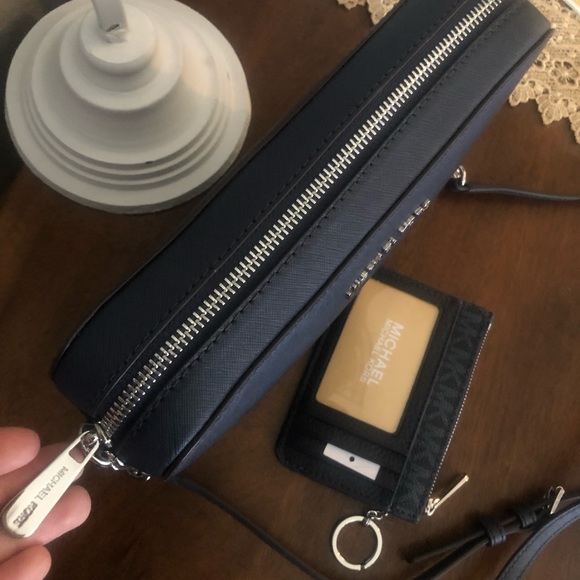 🦋New MK Jet Set crossbody and cardholder - Picture 3 of 6